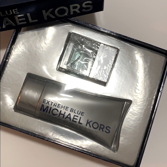 Michael Kors Extreme Blue On the Move Gift Set - Picture 2 of 3